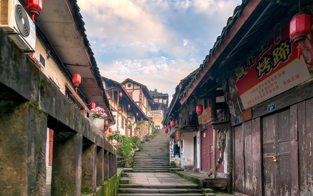 红楼梦：紫鹃说了宝玉几句，没想到宝玉跑出来哭，紫鹃急忙来劝游戏画面